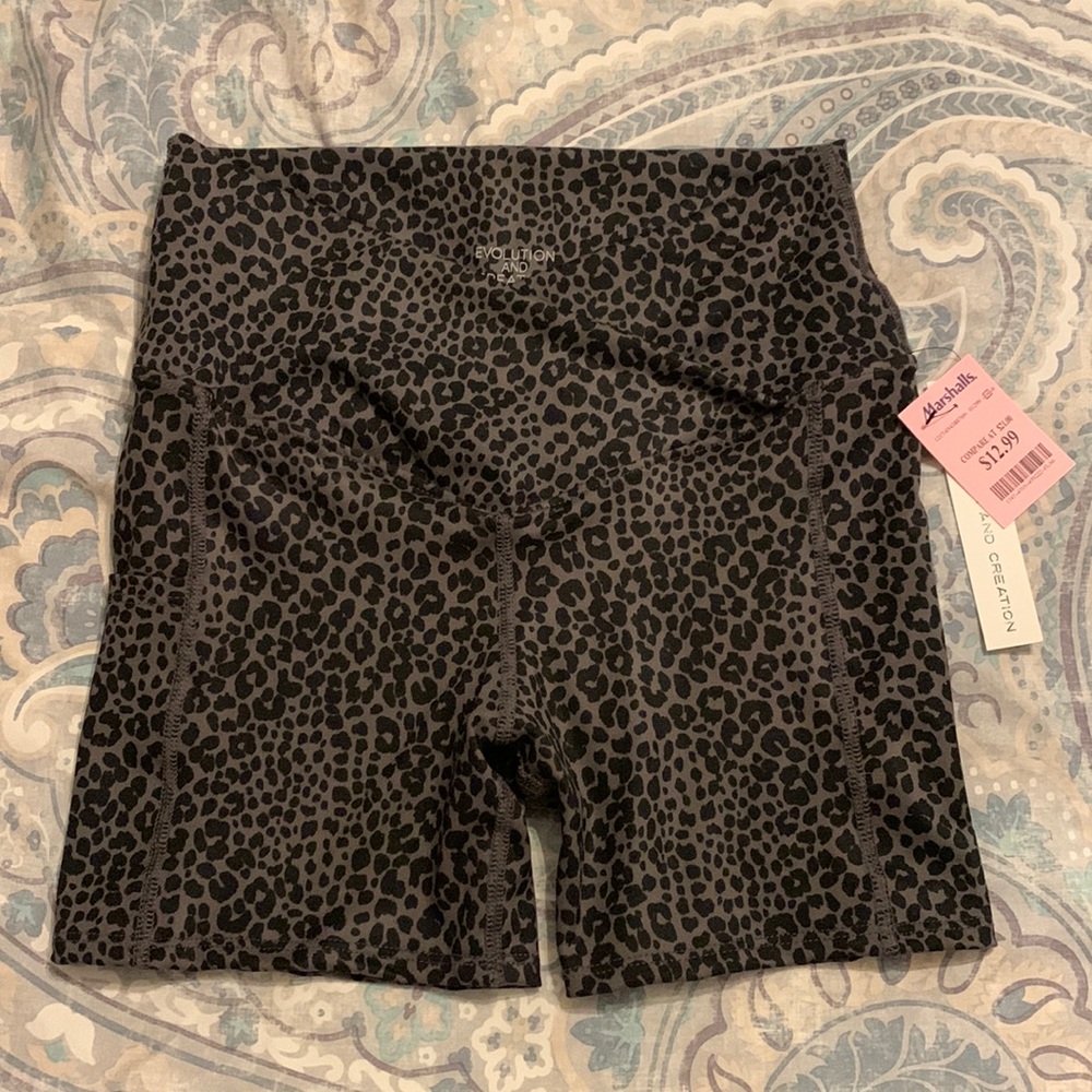 Crossover waist leopard print biker shorts